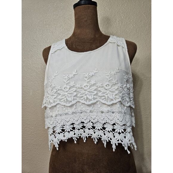 Tops - Women’s Ivory Lace Layered Crop Top Size PM